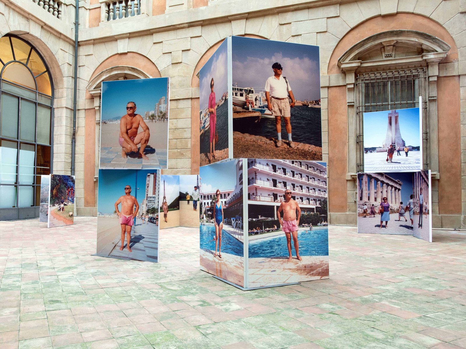 in almost every picture 17_erik kessels